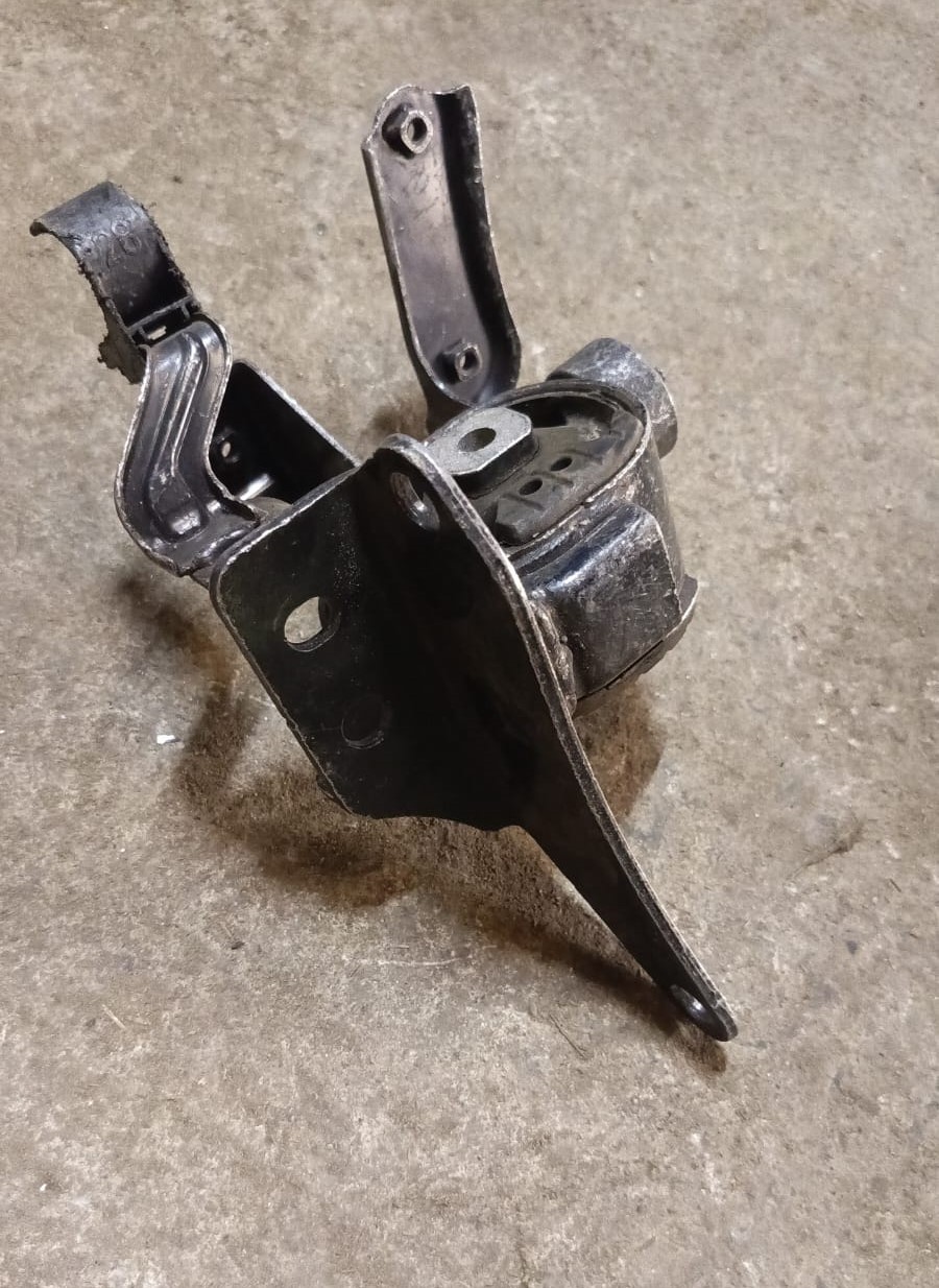 Toyota Noah Gearbox Mounting